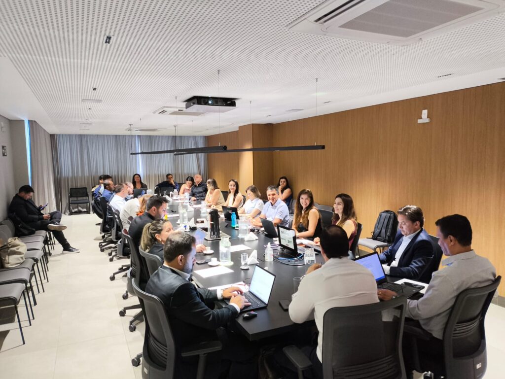 Comitê Tributário da AMIS reúne associados para discutir temas fiscais e tributários