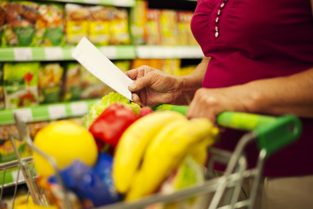 Supermercados podem funcionar normalmente no feriado da próxima segunda, 12 
